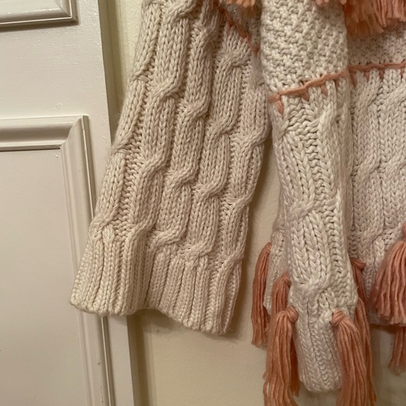 Beautiful Anthropologie Cream Tassel Cardigan One Size - Picture 6 of 11
